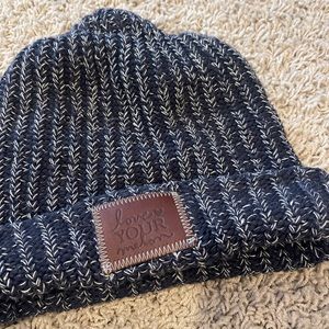 Love your melon signature beanie. Barely worn!!